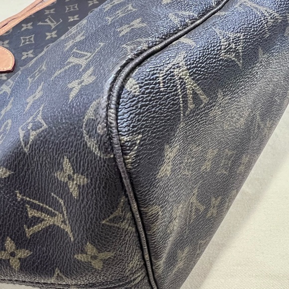 100% Authentic Louis Vuitton Neverfull GM Tote in classic Monogram canvas. - Picture 3 of 14